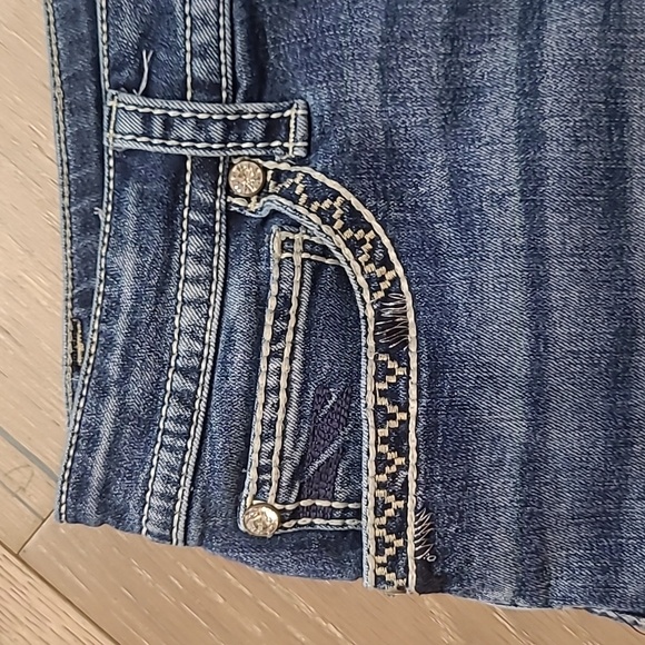 EUC Shyanne Jean Shorts Women's sz 31 Mid Rise Denim Shorts - Picture 2 of 12